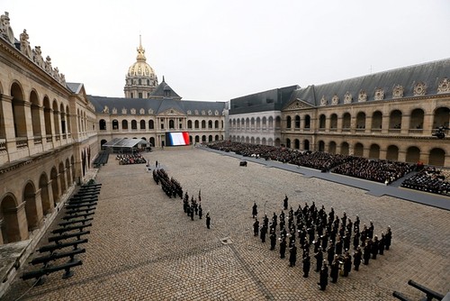 France holds memorial service for Paris attack victims - ảnh 2